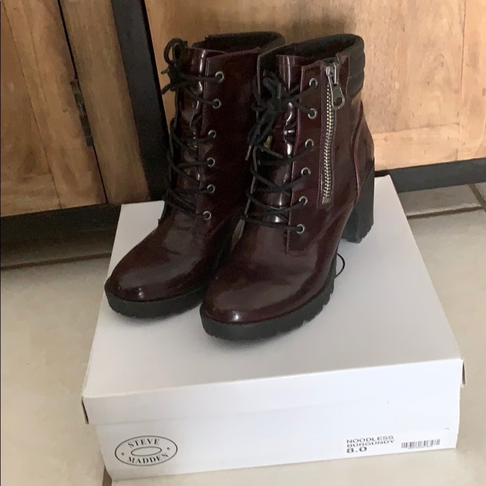 Steve Madden Noodless Burgundy Combat Boots sz. 8